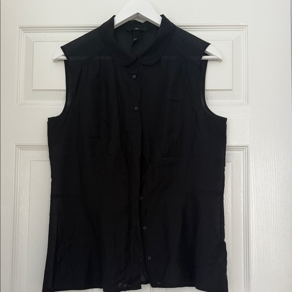 H&M Black Sleeveless Button Down Shirt